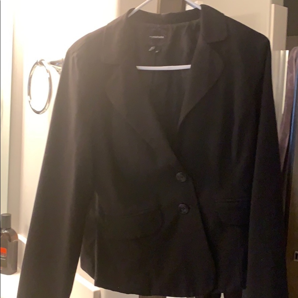 Blazer - Picture 2 of 2
